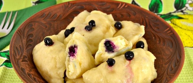 Вареники с творогом и черникой