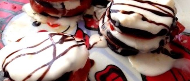 Башенки из баклажанов и томатов