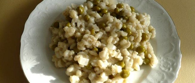 Перловка с зеленым горошком