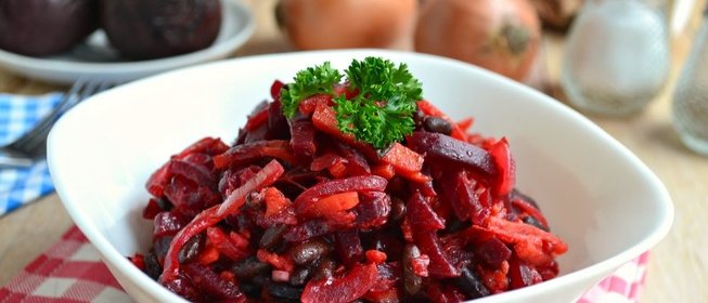 Закуска из свеклы с овощами и черной фасолью