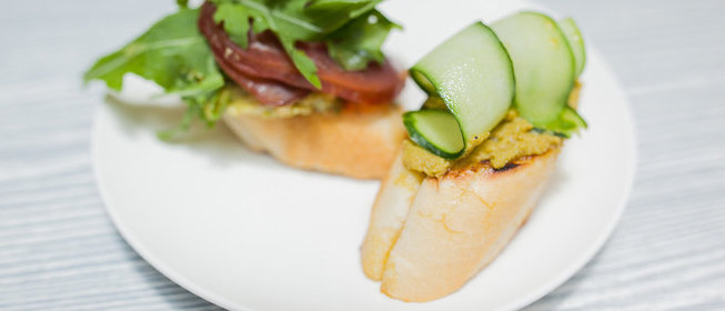 Брускетты: 2 рецепта вкусной закуски за несколько минут