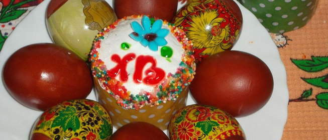 Яйца, крашенные луковой шелухой