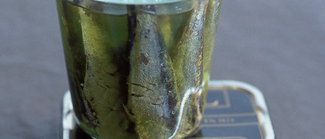 Сардины в масле с зеленым чаем