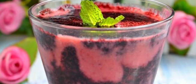 Клубнично-черничный смузи