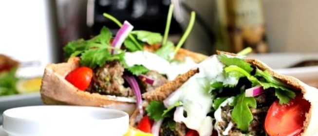 Пита с фаршем и овощами