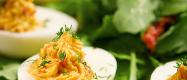 Яйца, фаршированные семгой и сливочным сыром