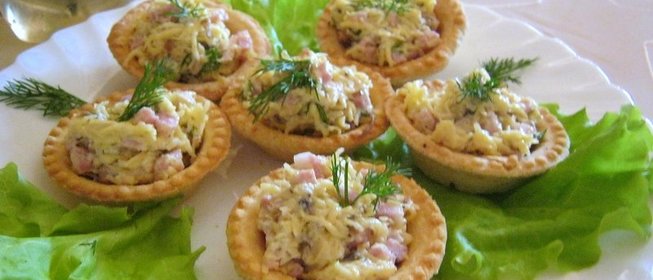Тарталетки с ветчиной и сыром