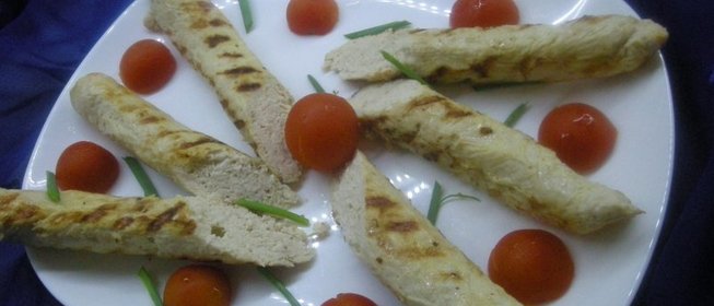 Нежные домашние сосиски из куриного филе