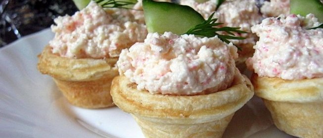 Тарталетки с крабовым паштетом