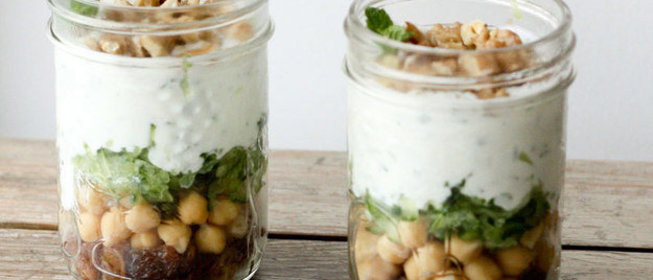 Парфе из йогурта с огурцом и нутом