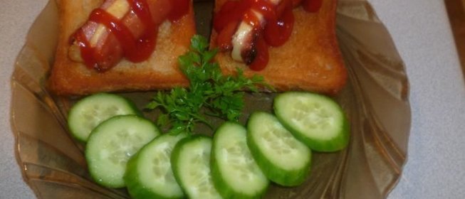 Жареные сосиски с сыром