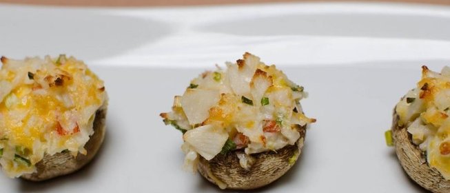 Шампиньоны фаршированные крабовыми палочками