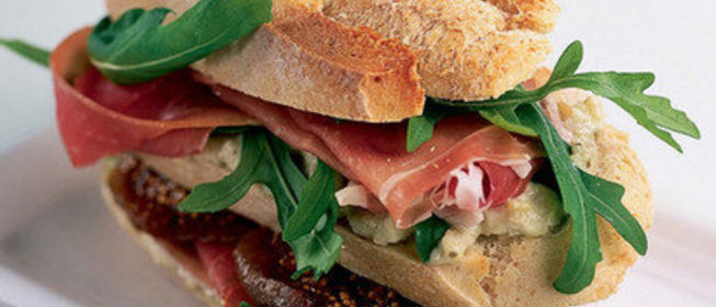 Сандвич с ветчиной и инжиром