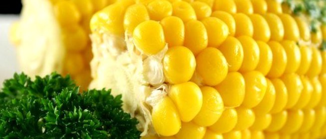 Кукуруза на гриле с маслом из кинзы