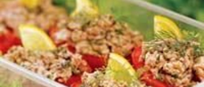 Быстрая закуска из томатов с лососем