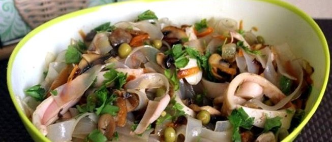 Салат с кальмарами и шампиньонами