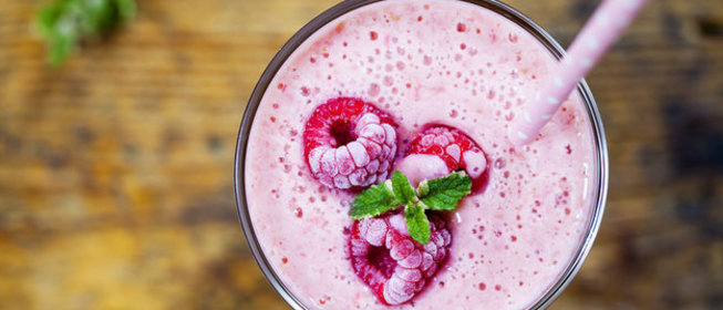 Малиновый смузи на кокосовом молоке