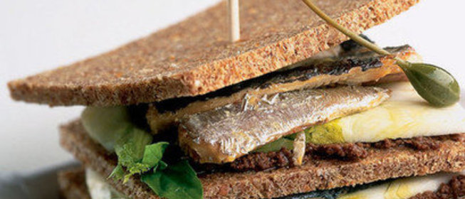 Сандвич с сардинами