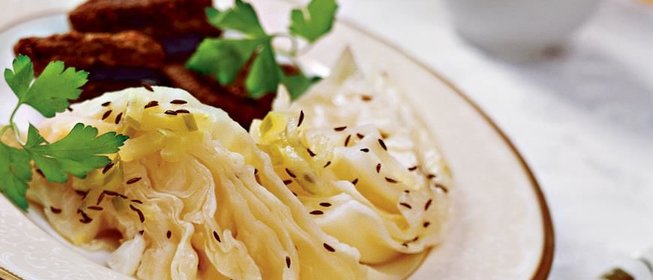 Печеночные кнедли с тушеной капустой