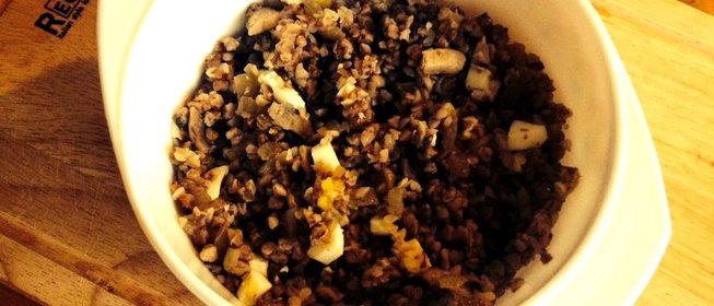 Гречневая каша с яйцами и грибами