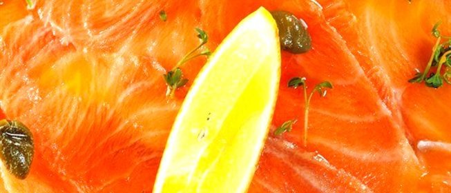 Карпаччо из лосося с каперсами