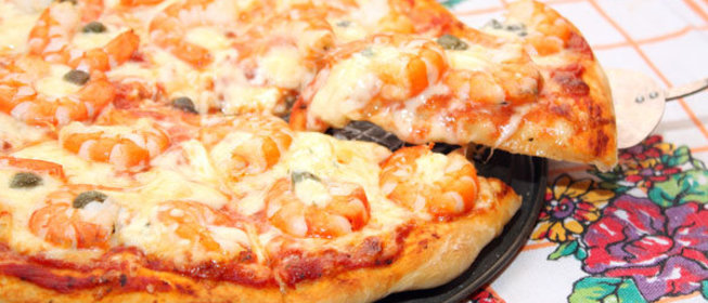 Пицца с креветками