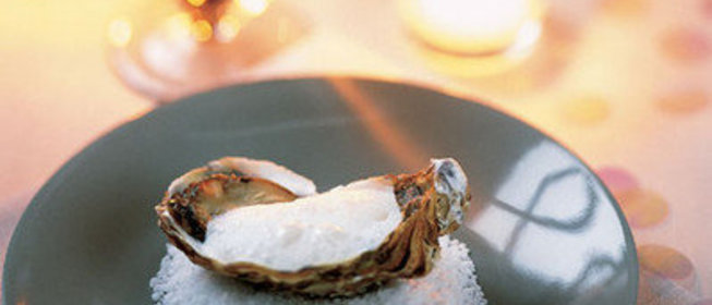 Устрицы с муссом камамбер