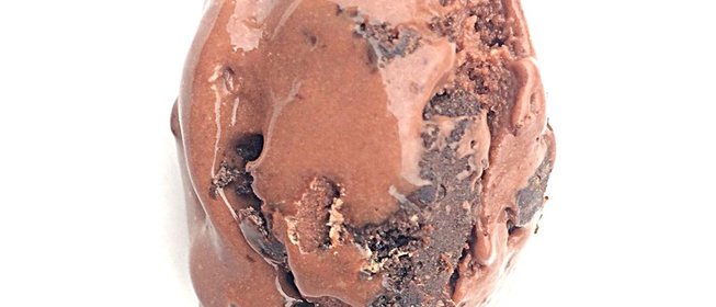 Мороженое с молочным шоколадом и шоколадным печеньем