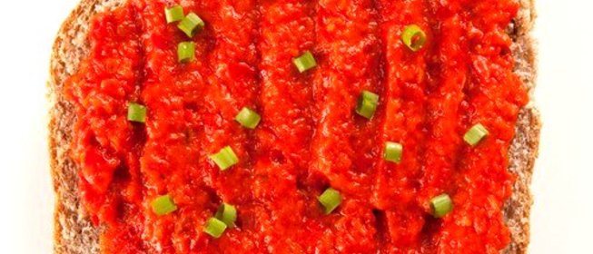 Постный спред из томатов и красных перцев с семенами подсолнуха