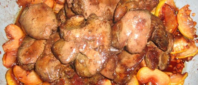 Куриная печень с яблоками и имбирем