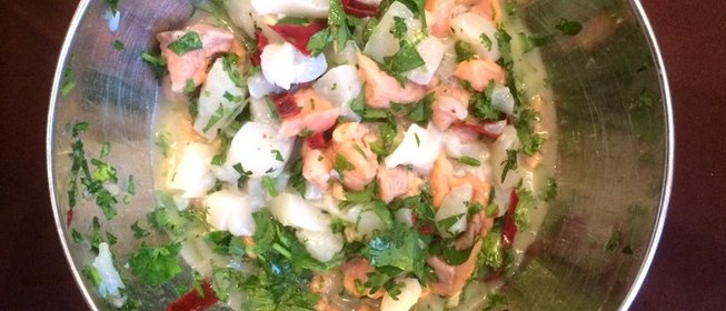 Быстрое севиче из семги, креветок и гребешка