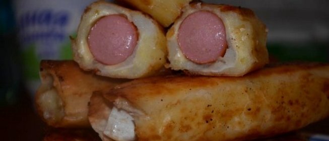 Сосиски в лаваше с картошкой