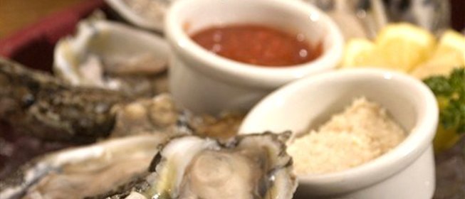 Устрицы в ракушках с соусом из перно