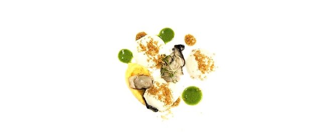 Устрицы с сыром мимолет, горчицей и водяным крессом