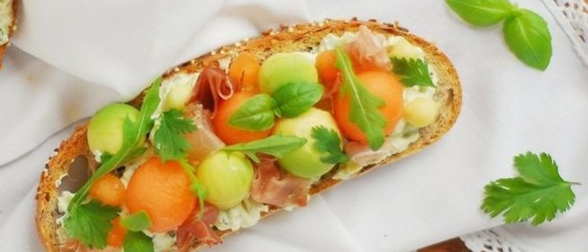 Тост с дыней и авокадо