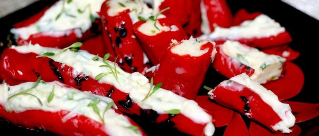Фаршированные перцы чили с черемшой