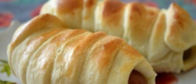 Сосиски в слоеном тесте в духовке