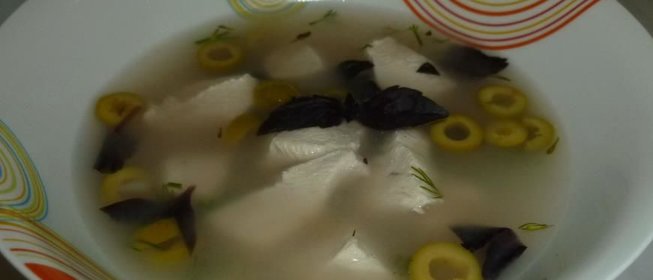 Куриный суп с рисом и оливками