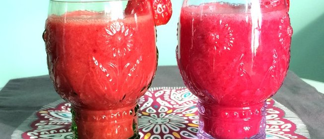 Клубнично-брусничный смузи