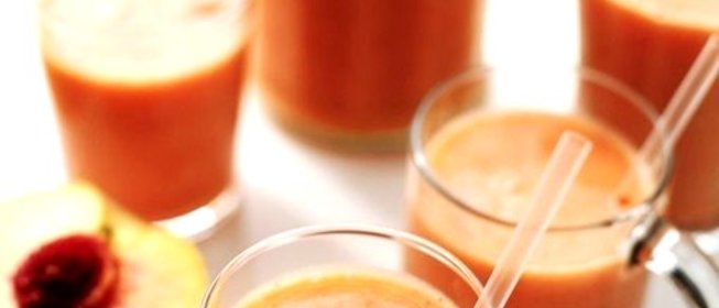 Персиково-клубничный коктейль