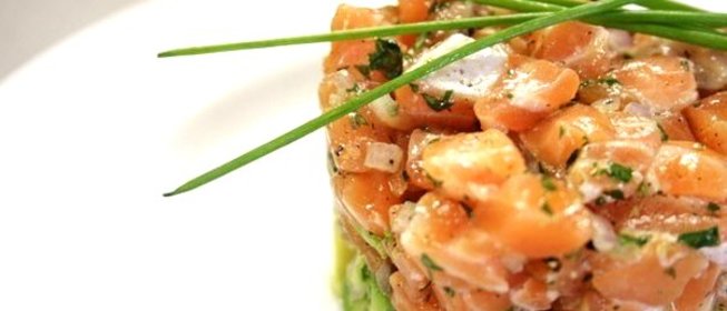 Тартар из лосося и каперсов