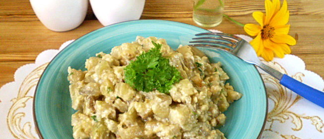 Баклажаны жареные с чесноком и сметаной