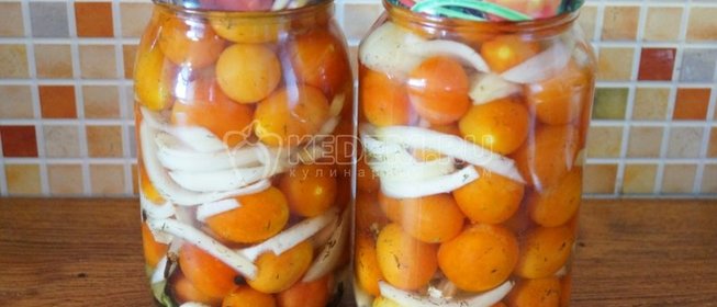 Помидоры с луком и маслом на зиму