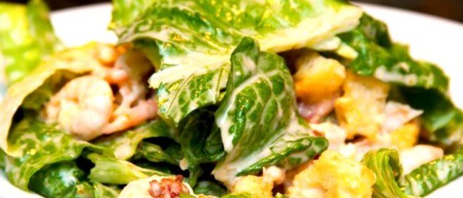 Креветки с пак-чой и соусом чили