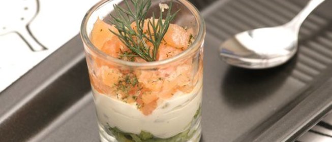 Закуска с копченым лососем