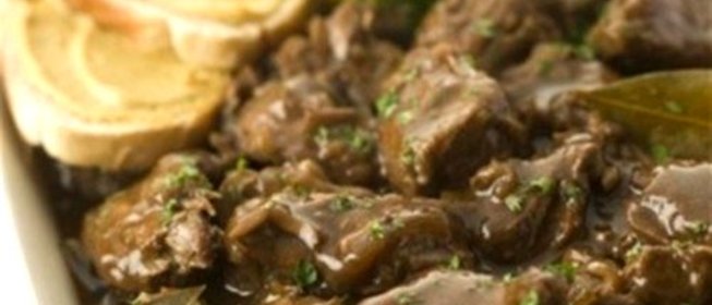 Говядина тушеная в горшочке