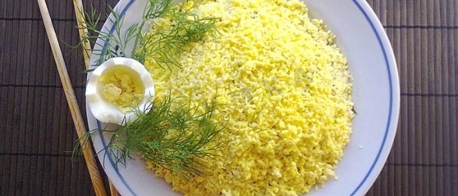 Салат морская капуста яйцо