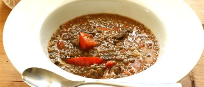 Тушеная чечевица с томатами и петрушкой по‑итальянски