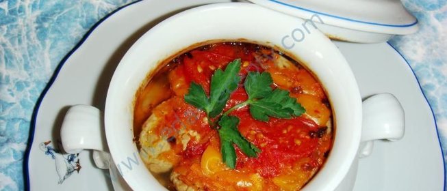 Тушеная свинина с картофелем в горшочках