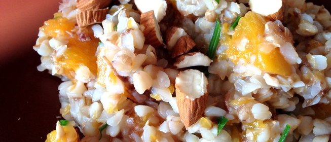 Гречневая каша на кокосовом молоке с тыквой, петрушкой и миндалем